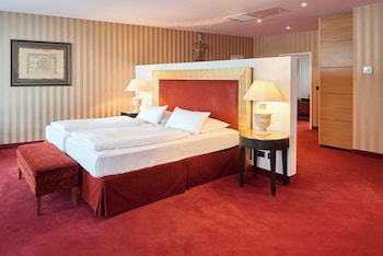 Suite, Multiple Beds, Balcony (Separate Living Room)