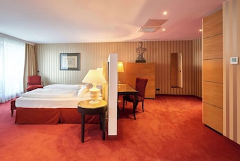 Suite, Multiple Beds, Balcony (Separate Living Room)