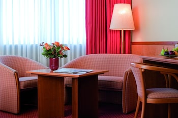 Comfort Room, 1 King Bed (Larger Room)