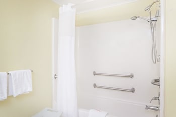 Standard Room, 1 Queen Bed, Accessible