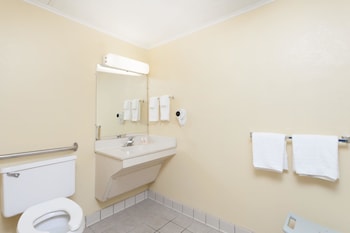 Standard Room, 1 Queen Bed, Accessible