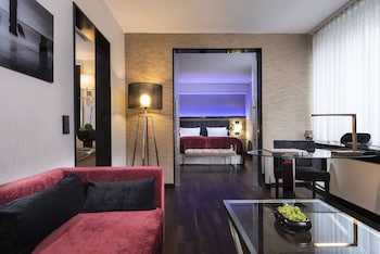 Suite, Club Lounge Access