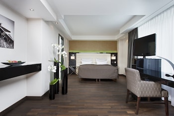 Club Suite, Club Lounge Access