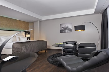 Club Suite, Club Lounge Access