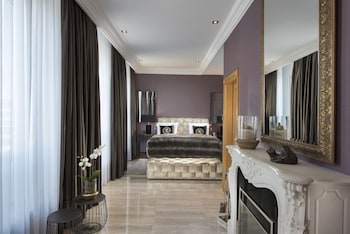 Royal Suite, Club Lounge Access