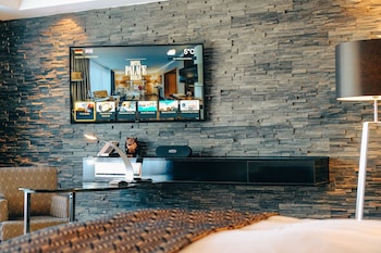 Club Suite, Club Lounge Access