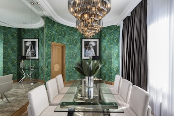 Royal Suite, Club Lounge Access