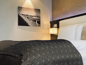Club Room, Club Lounge Access