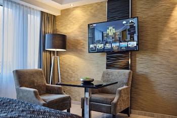 Club Room, Club Lounge Access