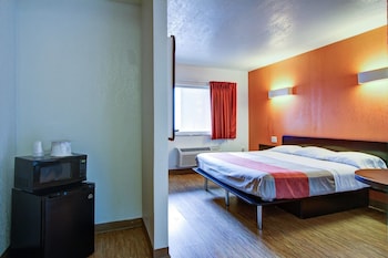 Standard Room, 1 King Bed, Smoking