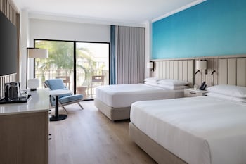 Room, 2 Queen Beds, Balcony (View)