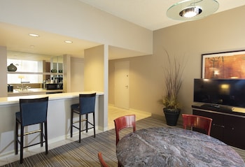 Suite (The Mayor)
