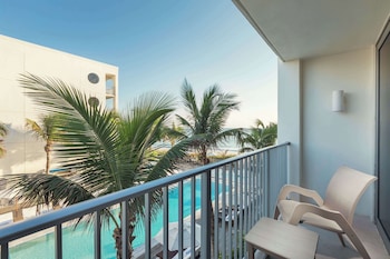 Room, 1 King Bed, Pool View