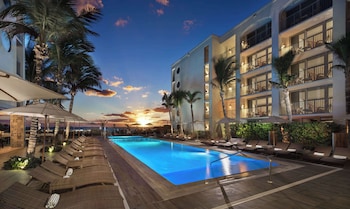 Room, 1 King Bed, Pool View