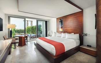 Room, 1 King Bed, Accessible (Ocean Cabana, Transfer Shower)