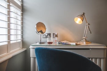 Room (Snug Inland)
