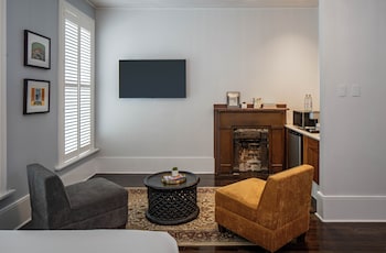 Studio, 1 King Bed, Annex Building