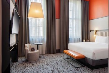Standard Room, 1 King Bed
