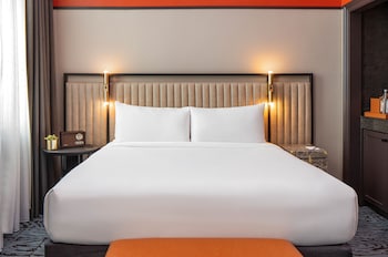 Standard Room, 1 King Bed