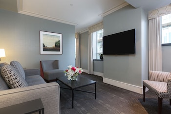 Junior Suite, 1 Queen Bed with Sofa bed