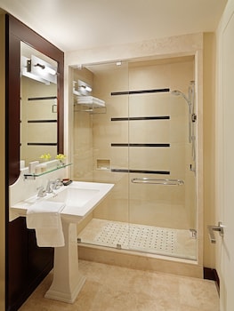 Junior Suite, 1 Queen Bed with Sofa bed