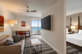 2 Queen Beds Junior Suite Oceanfront Balcony