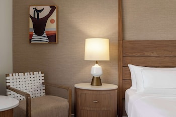 Room, 1 King Bed, Accessible (Mobility & Hearing, Roll-in Shower)