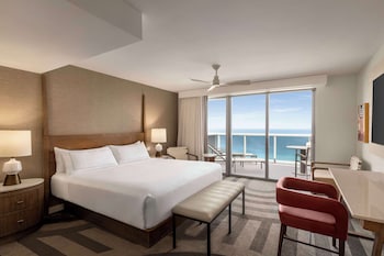 1 King Bed Premium Oceanfront Balcony