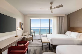 Room, 2 Queen Beds, Accessible (Mobility & Hearing, Roll-in Shower)