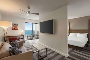 Junior Suite, 1 King Bed, Accessible (Mobility & Hearing, Roll-in Shower)