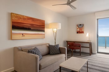 Junior Suite, 1 King Bed, Accessible (Mobility & Hearing, Roll-in Shower)