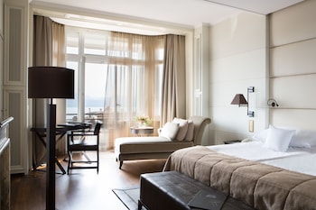 Deluxe Room (Lake)