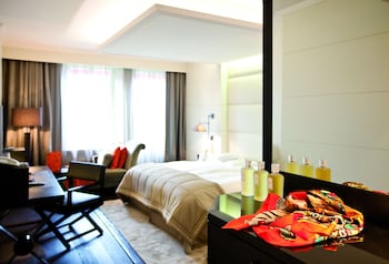 Deluxe Room (Lake)