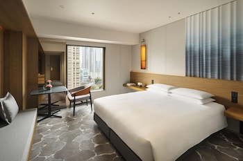 Deluxe Room, 1 King Bed, City View