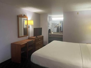 Standard Room, 1 King Bed, Non Smoking, Refrigerator & Microwave