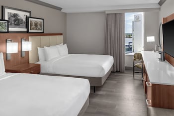 Deluxe Room, 2 Queen Beds, Mobility Accessible