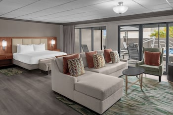 Junior Suite, 1 King Bed, Pool View (Oversized)