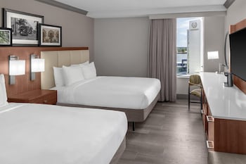 Deluxe Room, 2 Queen Beds, Mobility Accessible