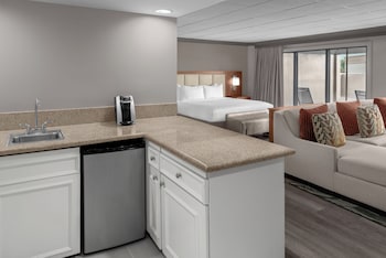 Junior Suite, 1 King Bed, Pool View (Oversized)
