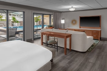 Junior Suite, 1 King Bed, Pool View (Oversized)