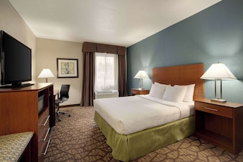 Room, 1 Queen Bed, Accessible, Non Smoking (Mobility, Roll-in Shower)