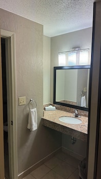 Room, 1 Queen Bed, Accessible, Non Smoking (Mobility, Roll-in Shower)