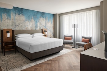 Room, 1 King Bed (Mobility Accessible, Roll-In Shower)