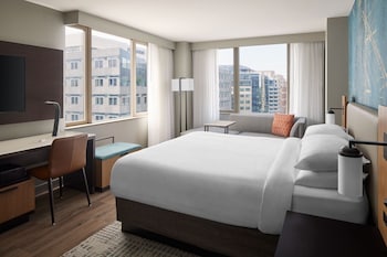 Deluxe Room, 1 King Bed, Corner
