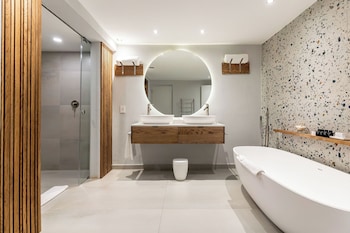 Sea and Mountain Suite