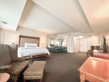 Executive Suite, Jetted Tub