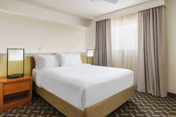 Studio, 1 Queen Bed with Sofa bed (Mobility Accessible, Tub)