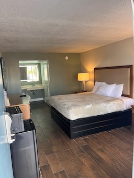 Standard Room, 1 King Bed, Non Smoking