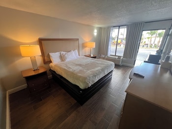 Standard Room, 1 King Bed, Non Smoking
