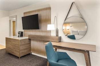 Standard Room, 2 Queen Beds, Accessible Bathtub, Balcony (Mobility)